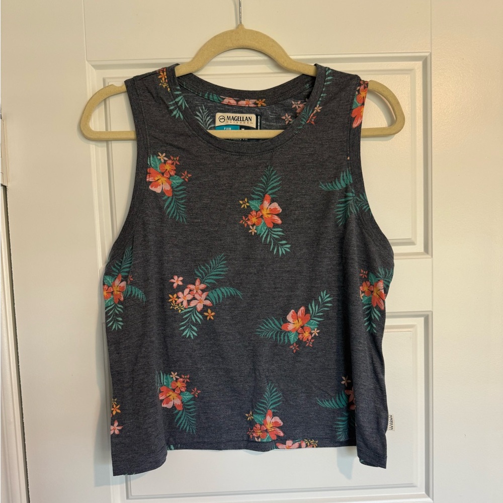 Magellan Moisture Wicking Tropical Fish Tank top - Size Medium